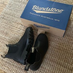 Blundstone 510 Boots, Black size 7 AUS, sz 10 Women (USA)
